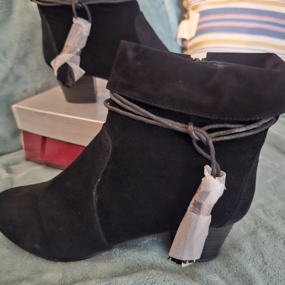 Breckelles Black Ankle Booties with Tassel Accent - Picture 3 of 10